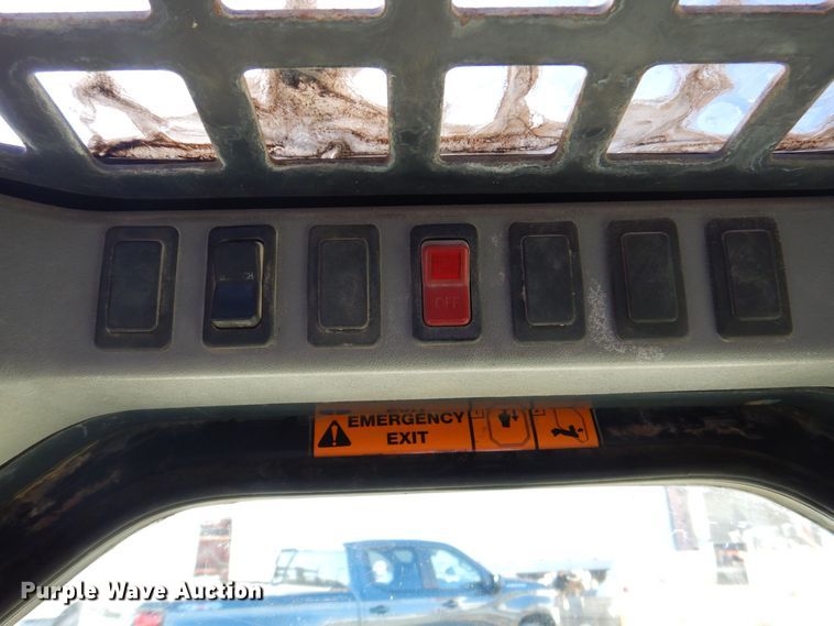 image for item MC9795 2003 Bobcat S300  skid steer loader