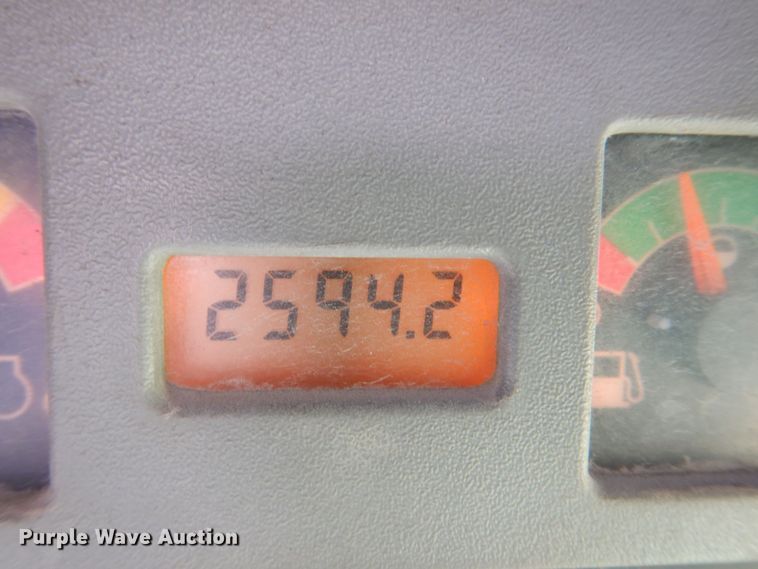 image for item MC9795 2003 Bobcat S300  skid steer loader