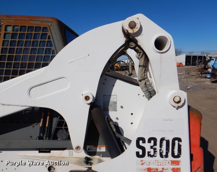 image for item MC9795 2003 Bobcat S300  skid steer loader