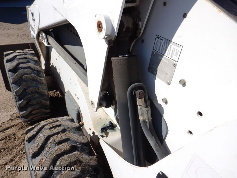 image for item MC9795 2003 Bobcat S300  skid steer loader