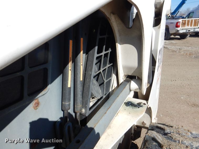 image for item MC9795 2003 Bobcat S300  skid steer loader