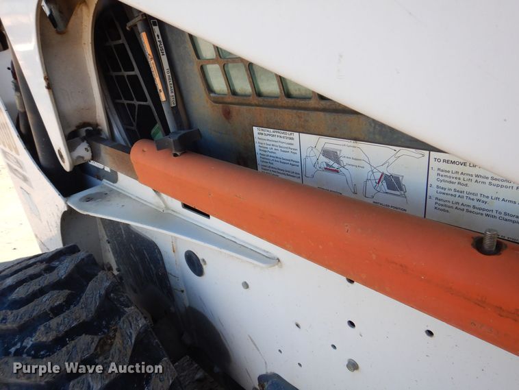 image for item MC9795 2003 Bobcat S300  skid steer loader