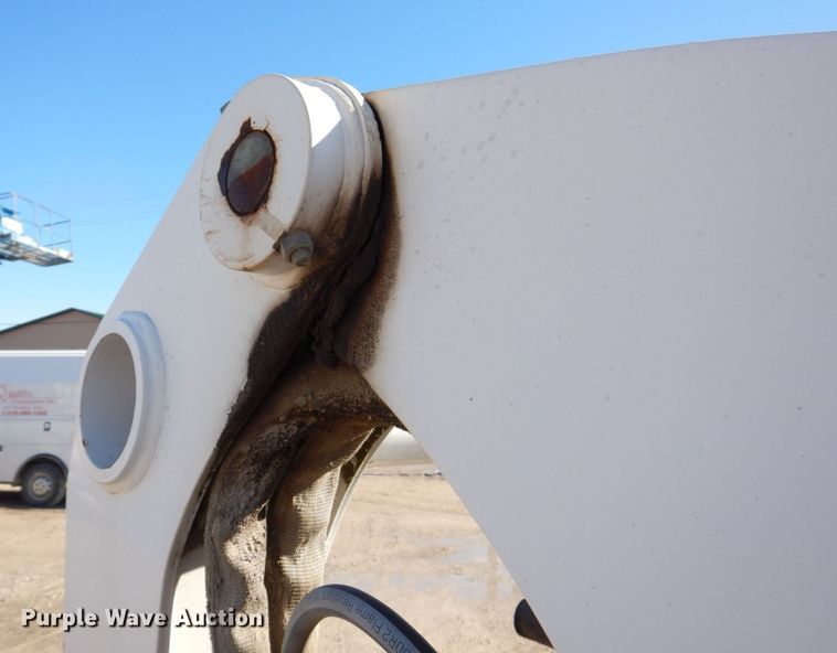 image for item MC9795 2003 Bobcat S300  skid steer loader