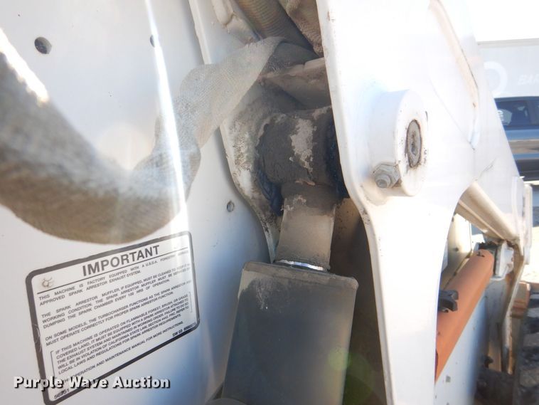 image for item MC9795 2003 Bobcat S300  skid steer loader