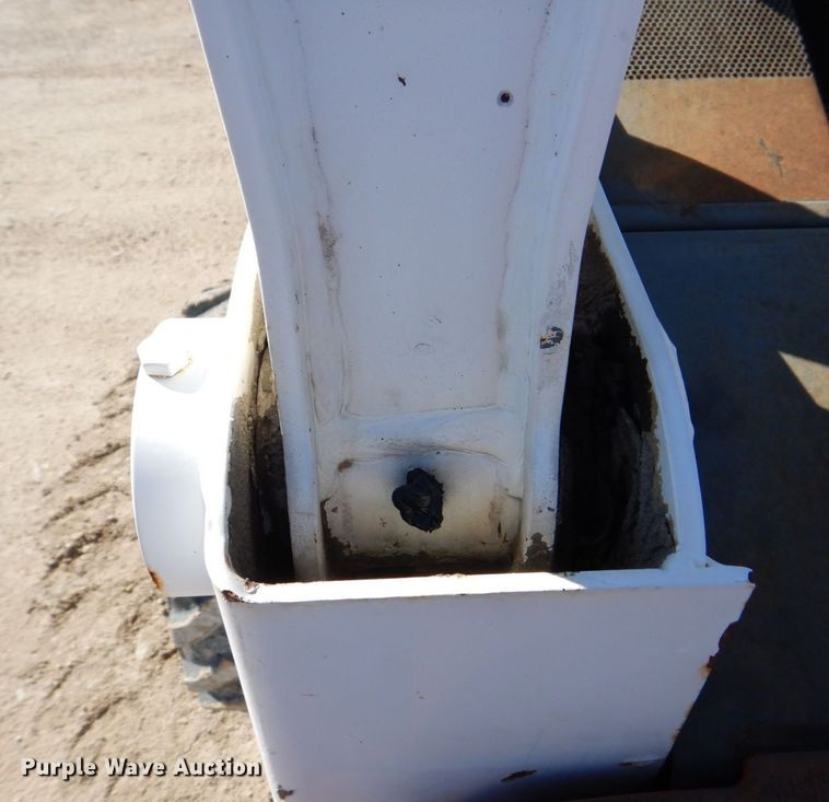 image for item MC9795 2003 Bobcat S300  skid steer loader