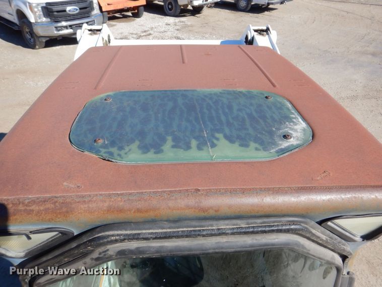 image for item MC9795 2003 Bobcat S300  skid steer loader