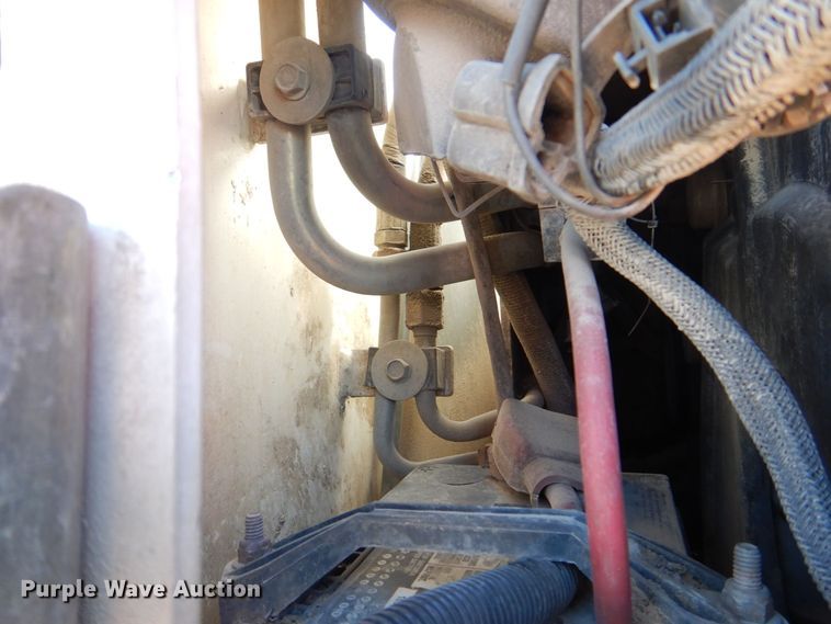 image for item MC9795 2003 Bobcat S300  skid steer loader