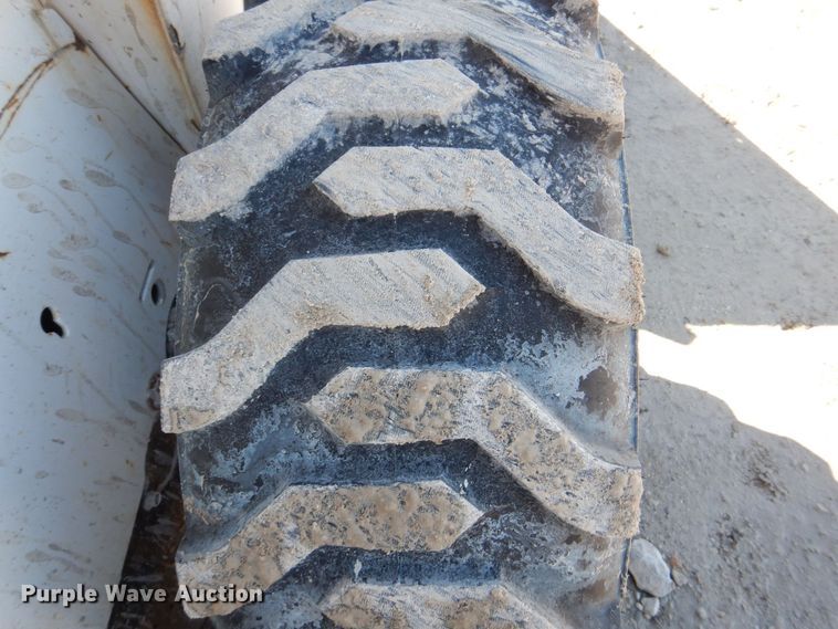 image for item MC9795 2003 Bobcat S300  skid steer loader