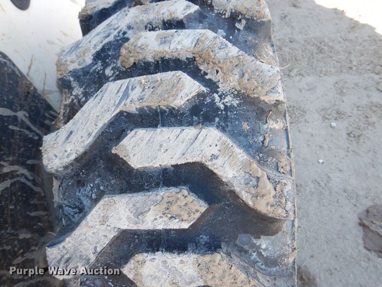 image for item MC9795 2003 Bobcat S300  skid steer loader