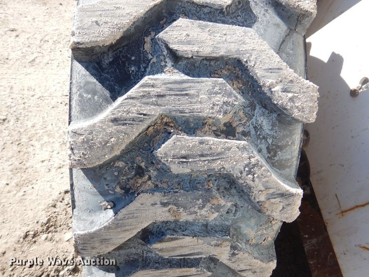 image for item MC9795 2003 Bobcat S300  skid steer loader