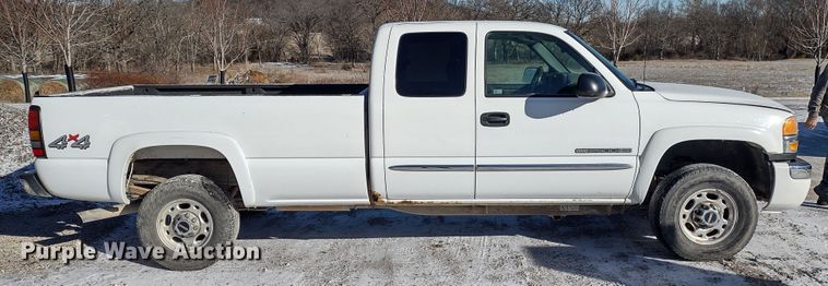 image for item MD9381 2005 GMC Sierra 2500HD  Ext. Cab pickup truck