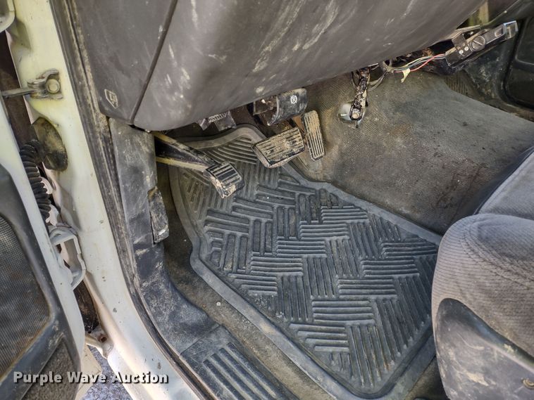 image for item MD9381 2005 GMC Sierra 2500HD  Ext. Cab pickup truck