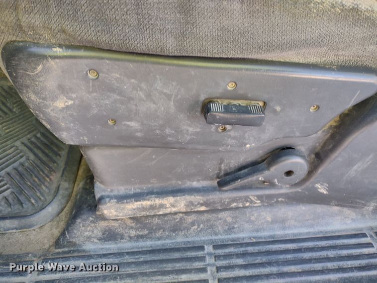 image for item MD9381 2005 GMC Sierra 2500HD  Ext. Cab pickup truck