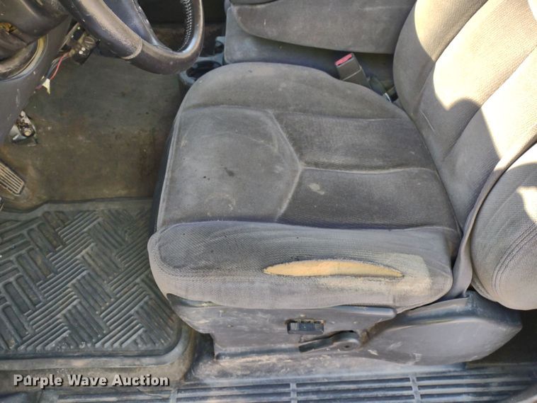 image for item MD9381 2005 GMC Sierra 2500HD  Ext. Cab pickup truck