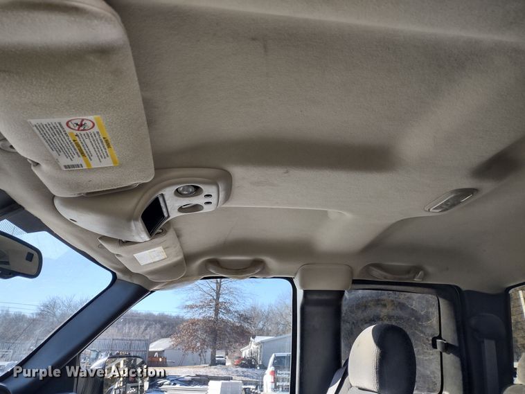 image for item MD9381 2005 GMC Sierra 2500HD  Ext. Cab pickup truck