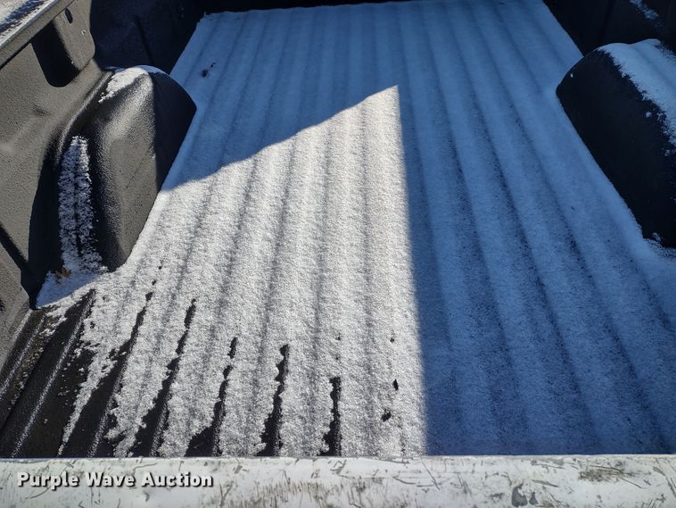 image for item MD9381 2005 GMC Sierra 2500HD  Ext. Cab pickup truck