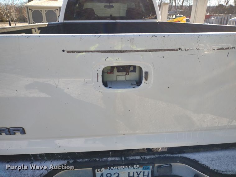 image for item MD9381 2005 GMC Sierra 2500HD  Ext. Cab pickup truck