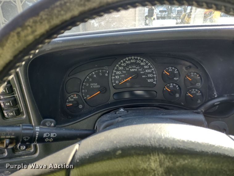 image for item MD9381 2005 GMC Sierra 2500HD  Ext. Cab pickup truck