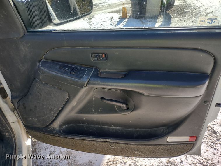 image for item MD9381 2005 GMC Sierra 2500HD  Ext. Cab pickup truck