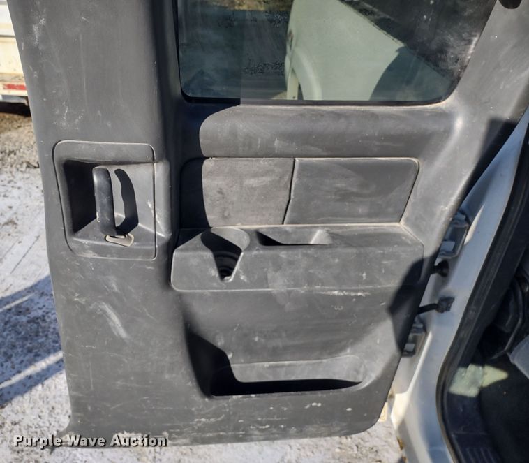 image for item MD9381 2005 GMC Sierra 2500HD  Ext. Cab pickup truck