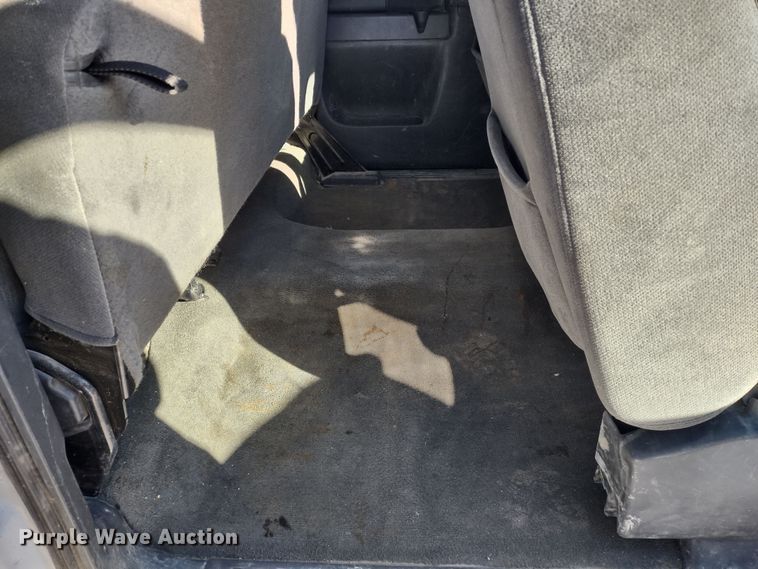 image for item MD9381 2005 GMC Sierra 2500HD  Ext. Cab pickup truck