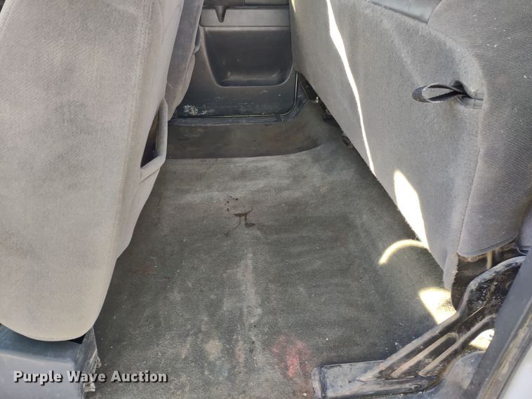 image for item MD9381 2005 GMC Sierra 2500HD  Ext. Cab pickup truck