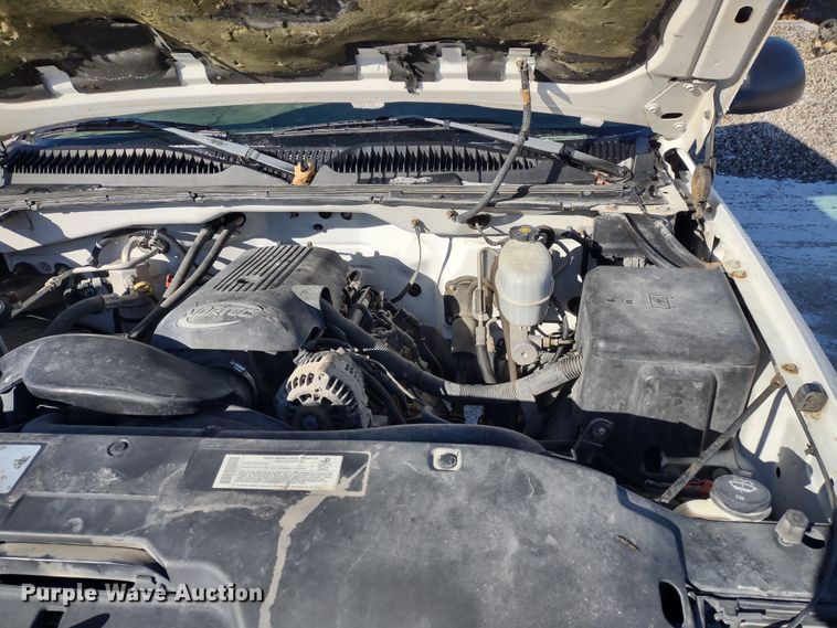 image for item MD9381 2005 GMC Sierra 2500HD  Ext. Cab pickup truck