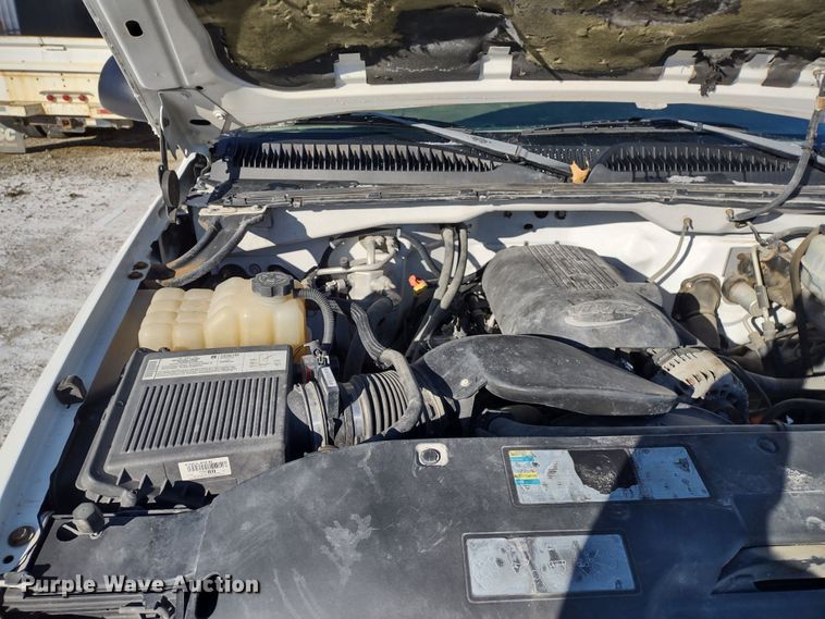 image for item MD9381 2005 GMC Sierra 2500HD  Ext. Cab pickup truck