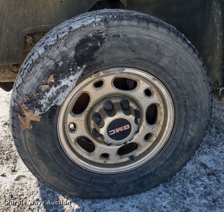 image for item MD9381 2005 GMC Sierra 2500HD  Ext. Cab pickup truck