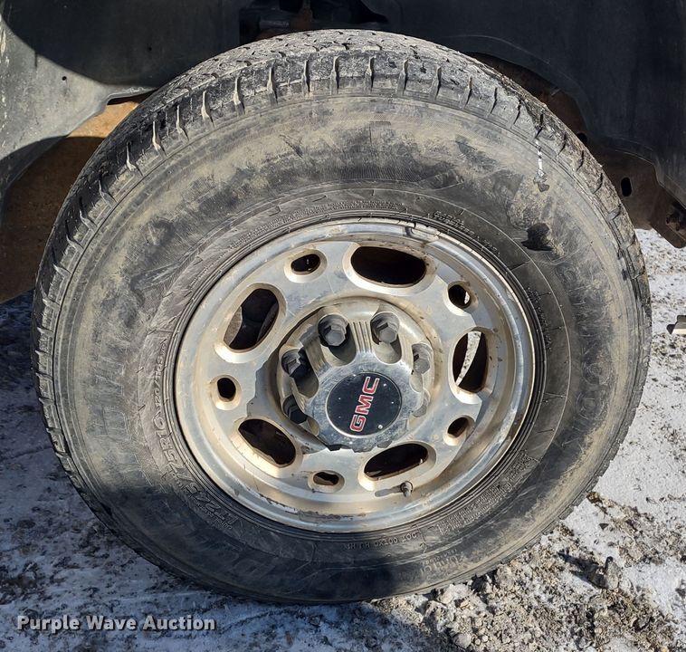 image for item MD9381 2005 GMC Sierra 2500HD  Ext. Cab pickup truck