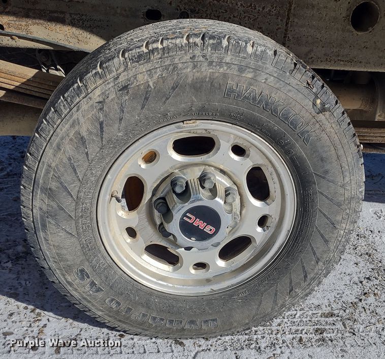 image for item MD9381 2005 GMC Sierra 2500HD  Ext. Cab pickup truck