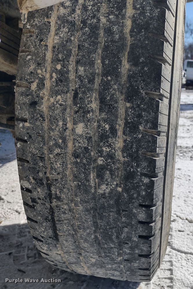 image for item MD9381 2005 GMC Sierra 2500HD  Ext. Cab pickup truck