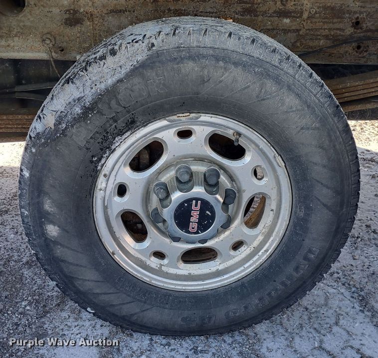 image for item MD9381 2005 GMC Sierra 2500HD  Ext. Cab pickup truck