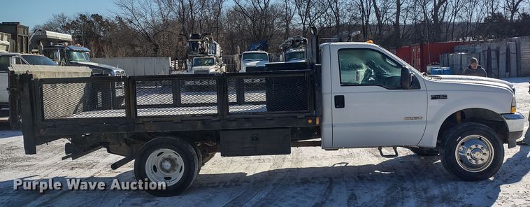 image for item MD9382 2004 Ford F450 Super Duty XL  flatbed pickup truck