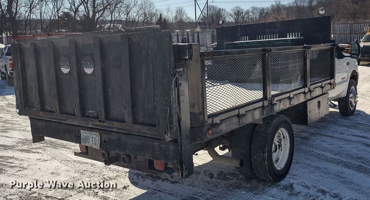 image for item MD9382 2004 Ford F450 Super Duty XL  flatbed pickup truck