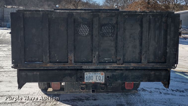 image for item MD9382 2004 Ford F450 Super Duty XL  flatbed pickup truck