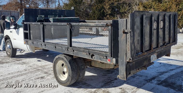 image for item MD9382 2004 Ford F450 Super Duty XL  flatbed pickup truck