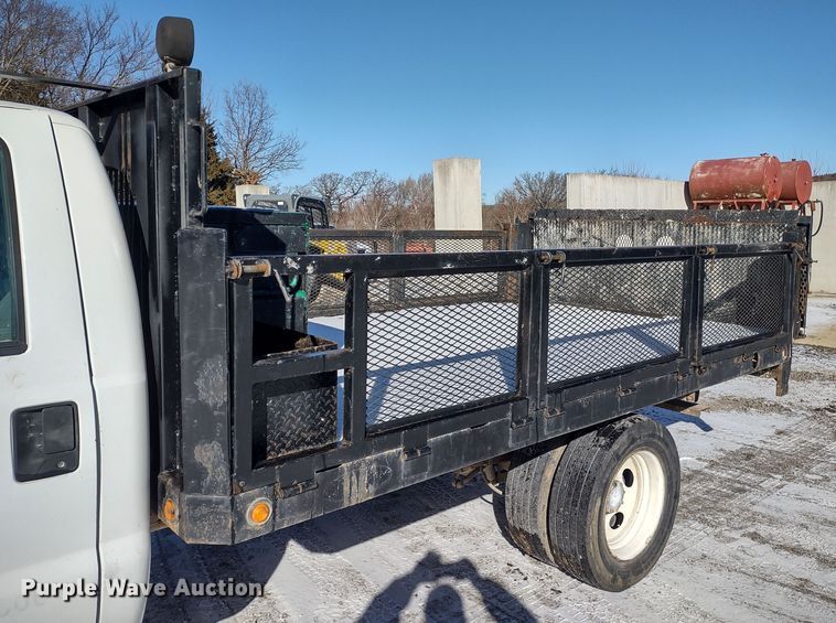 image for item MD9382 2004 Ford F450 Super Duty XL  flatbed pickup truck