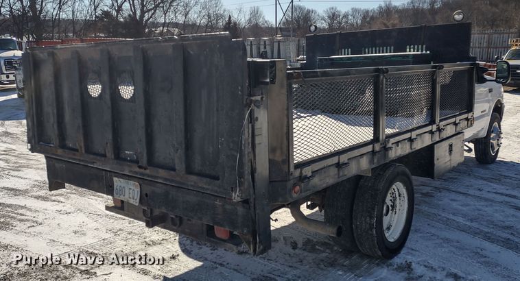 image for item MD9382 2004 Ford F450 Super Duty XL  flatbed pickup truck
