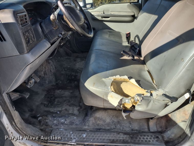 image for item MD9382 2004 Ford F450 Super Duty XL  flatbed pickup truck