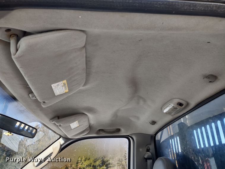 image for item MD9382 2004 Ford F450 Super Duty XL  flatbed pickup truck