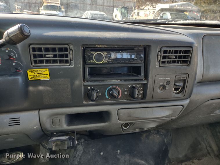 image for item MD9382 2004 Ford F450 Super Duty XL  flatbed pickup truck