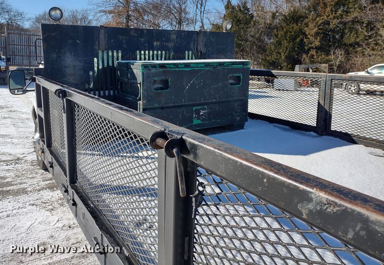 image for item MD9382 2004 Ford F450 Super Duty XL  flatbed pickup truck