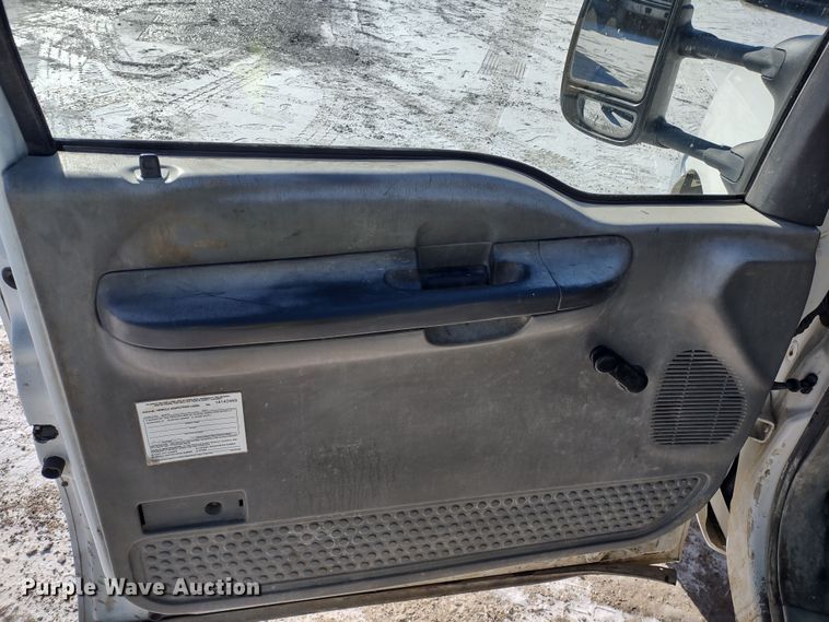 image for item MD9382 2004 Ford F450 Super Duty XL  flatbed pickup truck