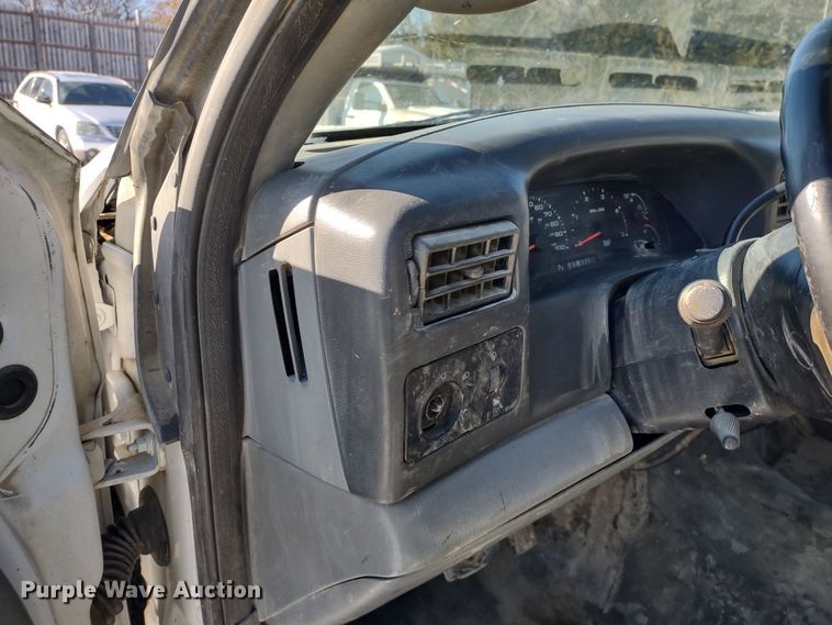 image for item MD9382 2004 Ford F450 Super Duty XL  flatbed pickup truck