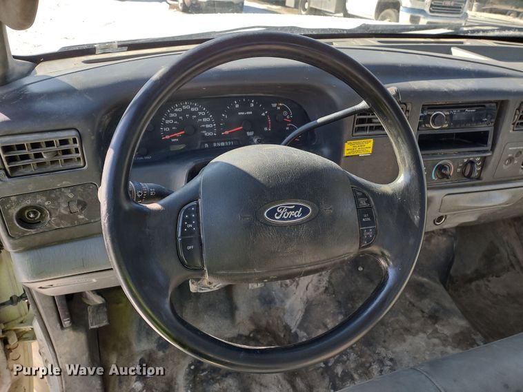 image for item MD9382 2004 Ford F450 Super Duty XL  flatbed pickup truck