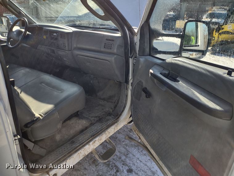 image for item MD9382 2004 Ford F450 Super Duty XL  flatbed pickup truck