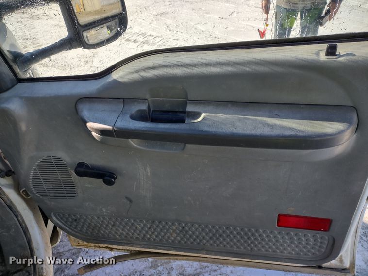 image for item MD9382 2004 Ford F450 Super Duty XL  flatbed pickup truck