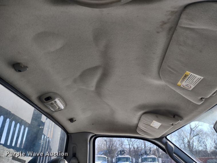 image for item MD9382 2004 Ford F450 Super Duty XL  flatbed pickup truck