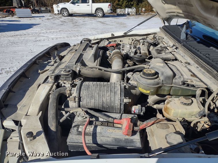 image for item MD9382 2004 Ford F450 Super Duty XL  flatbed pickup truck